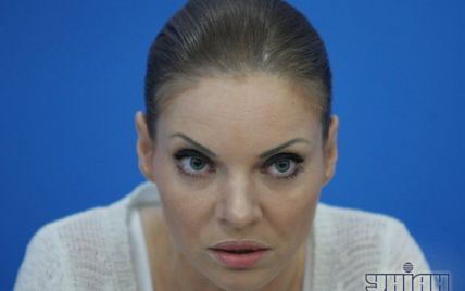 Окунская попросила политического убежища во Франции от "депутата-маньяка Власенко"