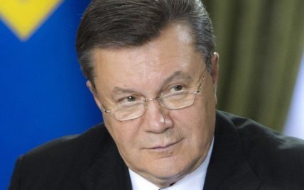Янукович поручил Азарову выдать бюджетникам зарплаты до Нового года