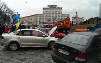 Автолюбителі перекривають вулиці у центрі Києва