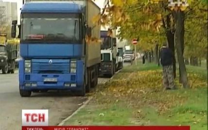 Далекобійників в Україні "трясуть" дорожні розбійники і масово атакують повії