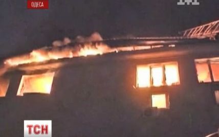 Масштабна пожежа в Одесі: заграва від палаючих складів всю ніч здіймалася над містом