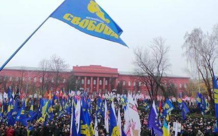 На Євромітинги в Києві зібралося вже 10 тисяч людей