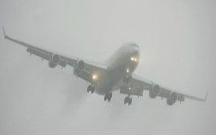 Из-за тумана 12 самолетов не долетели до "Жулян"