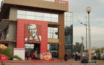 Власник брендів KFC та Pizza Hut зупиняє інвестиції та розвиток мережі в Росії