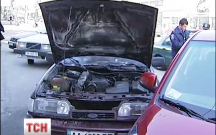 Полтергейст у центрі Києва: "Форд" сам загорівся, сам поїхав і врізався в "Хюндай"
