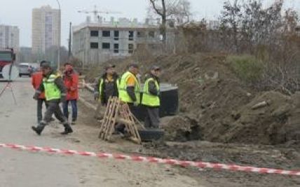 У Києві через будівельників, які пробили газову трубу, перекрили кілька вулиць