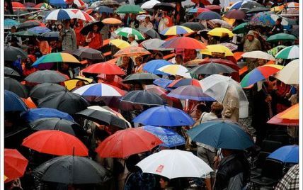 Синоптики предупреждают о сильных дождях, грозах и шквалах