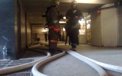 В Києві через пожежу в кіоску задимилась станція метро