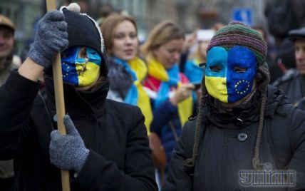 Активісти Євромайдану в соцмережах просять теплий одяг і проектор для "кіномайдану"