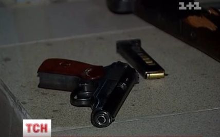 В Киеве СБУшники нашли тайник с пистолетами, патронами и взрывчаткой