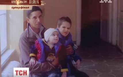 Батько львівських дітей-мауглі вважає, що з нього зробили цапа-відбувайла