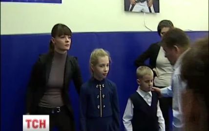 В Україні зʼявилася мода на жінок-охоронців для дітей