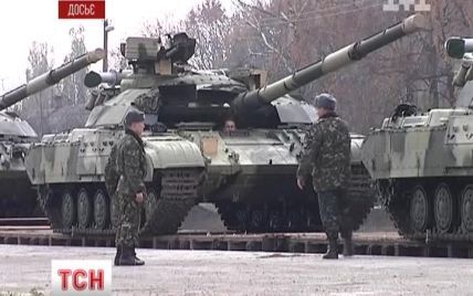 На київський Євромайдан з Криму їде колона військових