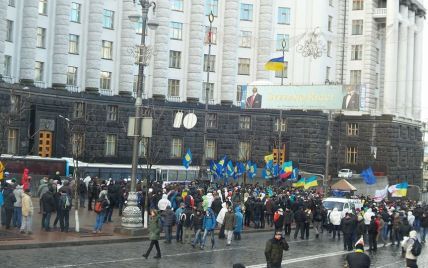 Активісти Євромайдану заблокували дорогу біля Кабміну