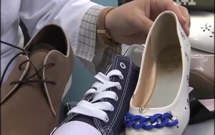 Українці отруюють себе небезпечним взуттям, яке випаровує "вбивчі" речовини