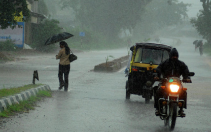 Півмільйона людей евакуювали в Індії в очікуванні страшного буревію