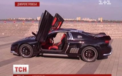 Українець створив саморобне авто, що "літає" дорогами зі швидкістю 320 км/год