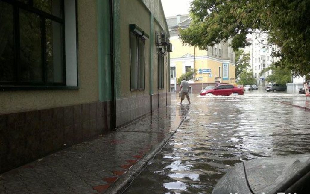 На кримьске місто Керч обрушилися дві потужні зливи з градом, а над Керченською протокою пронісся смерч. / © kerch.fm