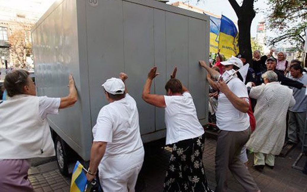 Акція на підтримку екс-прем&#039;єр-міністра України Юлії Тимошенко біля будівлі Печерського райсуду в Києві / © УНІАН