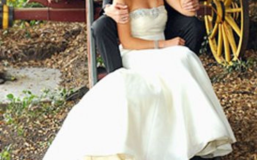 Журнал US Weekly опублікував фотографії з весілля Ніккі Рід і Пола Макдональда. / © usmagazine.com