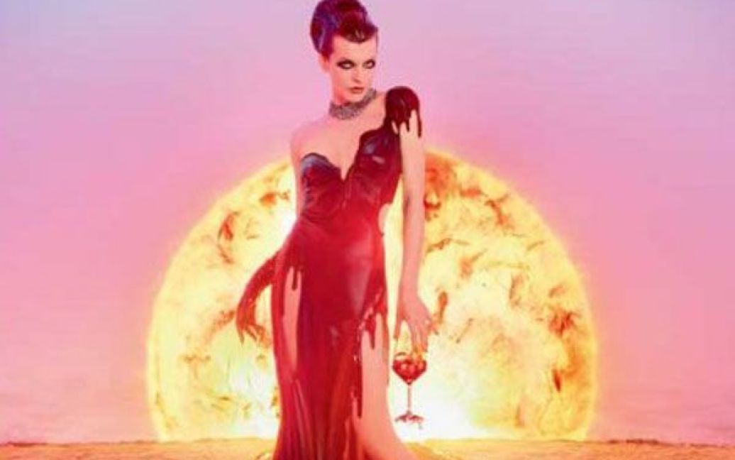 Міла Йовович стала обличчям апокаліптичного календаря Campari на 2012 рік. / © SplashNews