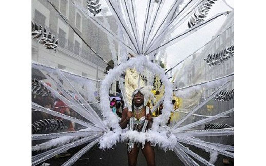 У Лондоні стартував щорічний карнавал Ноттінг-Хілл, який вважають одним з найбільших у світі карнавалів за кількістю учасників. / © AFP