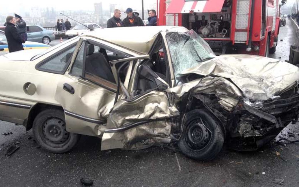 19 жовтня на Центральному мосту міста Дніпропетровськ сталося масштабне ДТП / © ДАІ Дніпропетровської області
