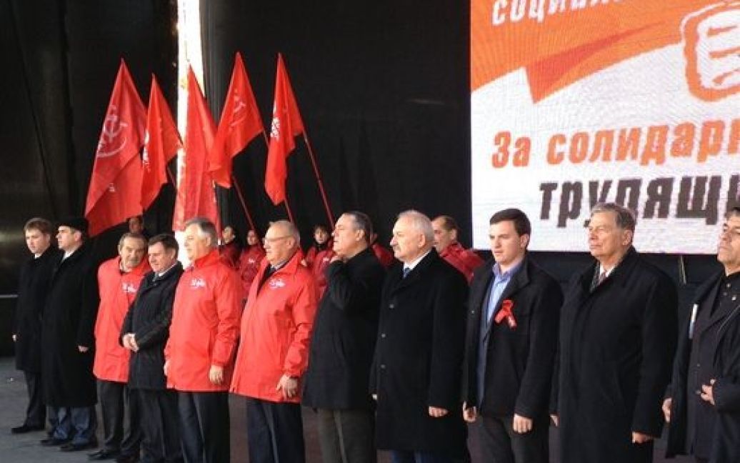 Комуністи святкують "червоний день календаря" на Хрещатику / © kpu.net.ua