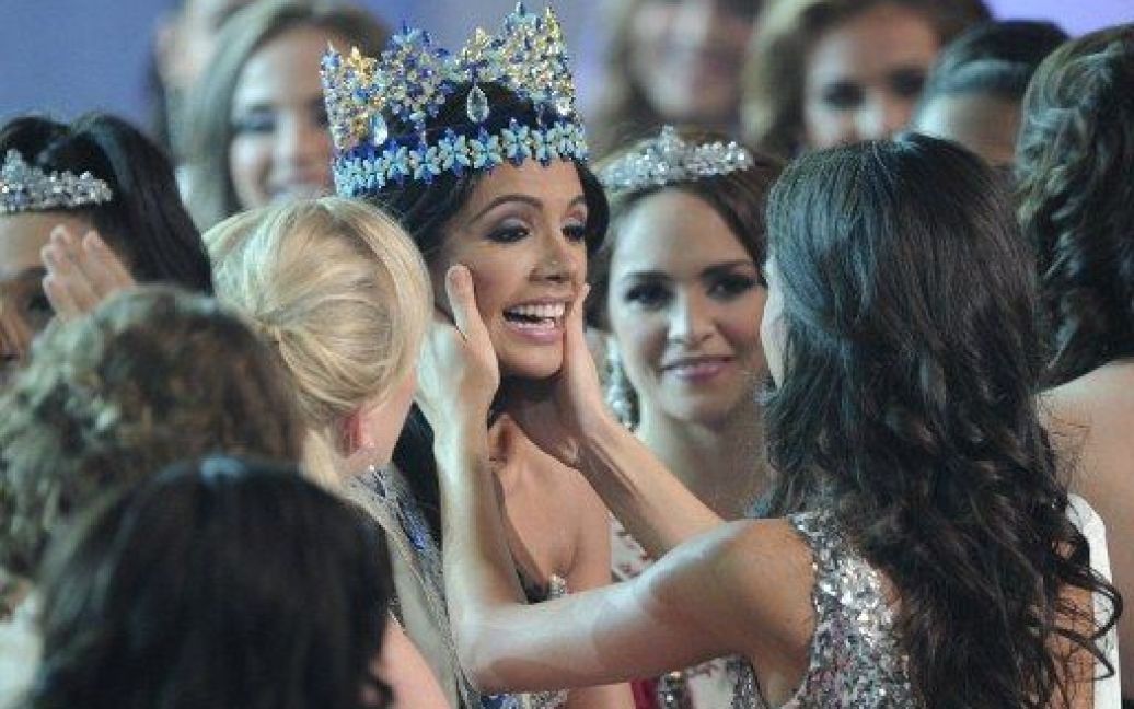 У конкурсі краси "Міс світу 2011" перемогла 21-річна красуня з Венесуели Івіан Лунасоль Саркос Кольменарес / © AFP