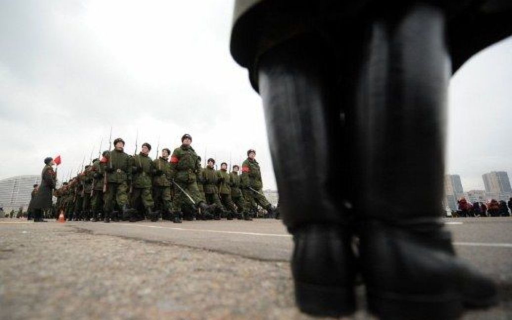 В Москві відбулась перша репетиція військового параду, який пройде 7 листопада на Красній площі. / © AFP