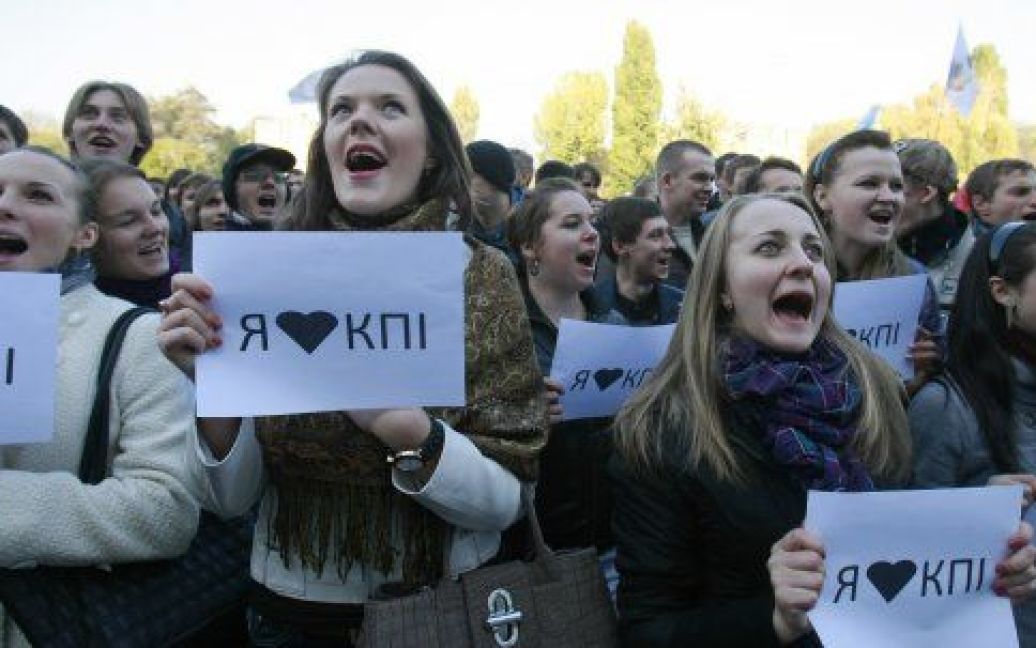 Студенти Київського політехнічного інституту зібралися на мітинг, щоб відстояти право на самоврядування. / © УНІАН