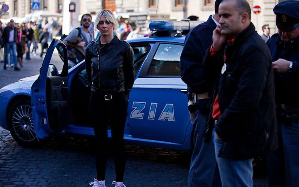 FEMEN влаштував акцію протесту "Молот відьом" на площі Святого Петра у Ватикані. / © AFP