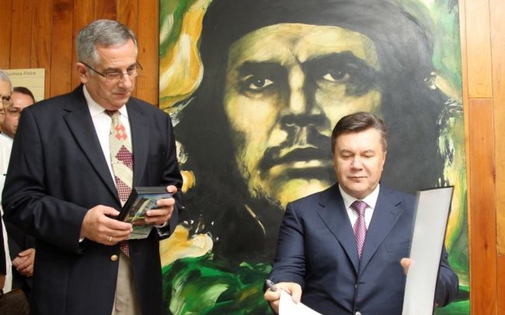 Віктор Янукович провів переговори з представниками кубинської влади / © President.gov.ua