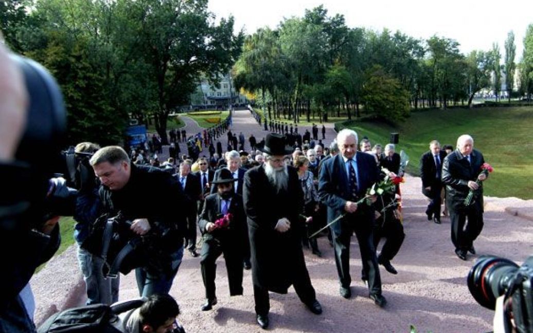 Учасники церемонії вшанували пам&#039;ять жертв Бабиного Яру хвилиною мовчання. / © President.gov.ua