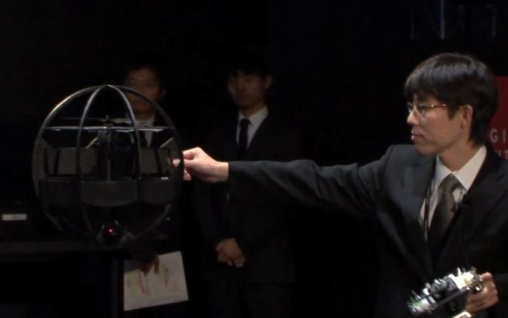 Японські військові створили літаючого робота / © DIgInfo TV
