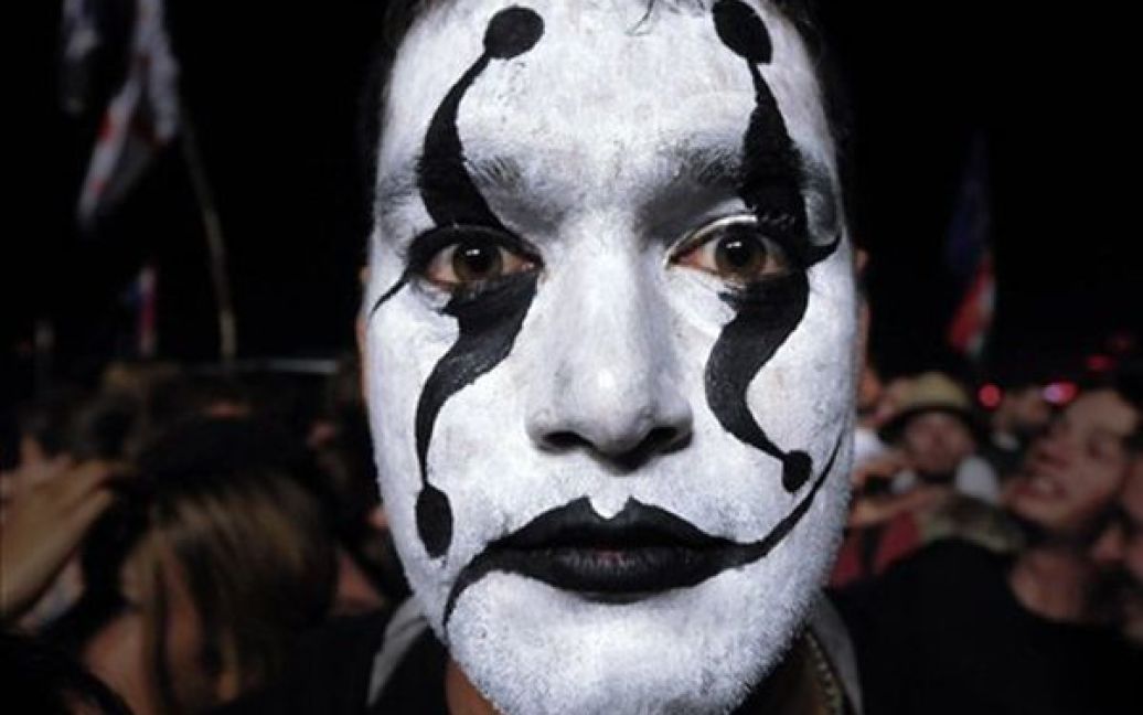 Угорщина, Будапешт. Французький студент розмалював обличчя до виступу електронного дуету Chemical Brothers на музичному фестивалі Sziget, найбільшому у Європі. / © AFP