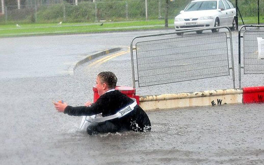 Раптова потужна злива викликала повінь південному узбережжі Британії. / © dailymail.co.uk