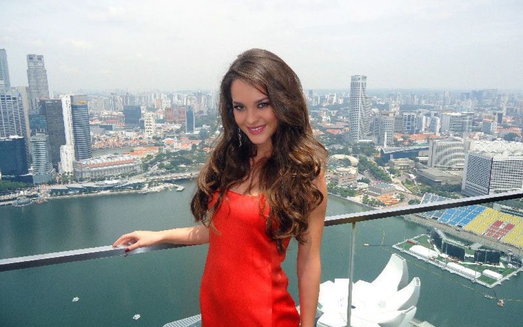 Після тріумфу на конкурсі "Міс Всесвіт-2011" в Бразилії українка Олеся Стефанко відправилась у подорож світом. / © 