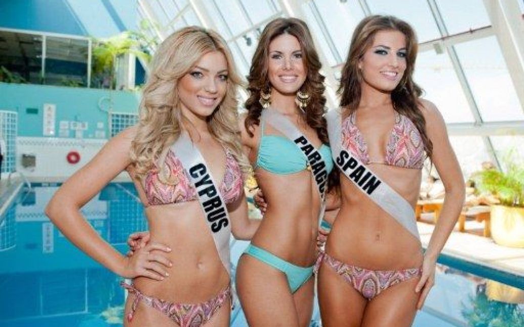 Учасниці конкурсу "Міс Всесвіт" провели у Сан-Пауло фотосесію у купальниках. / © AFP