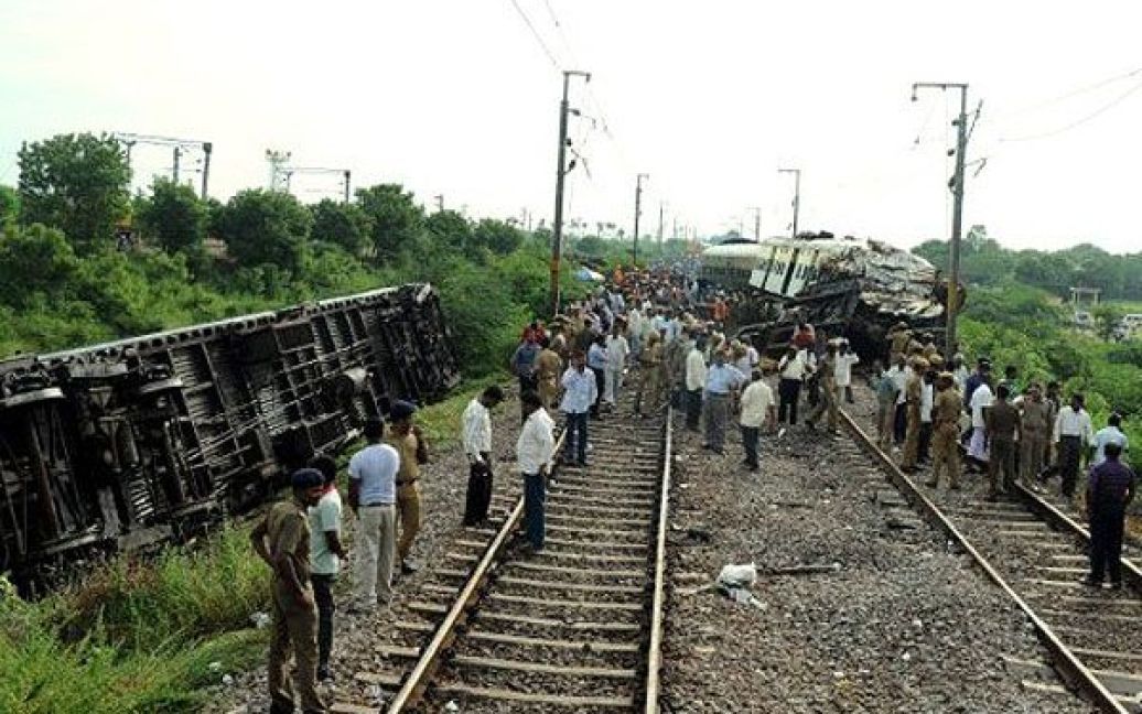 В результаті зіткнення двох пасажирських потягів на півдні Індії, загинули 9 людей, більше 80 отримали поранення / © AFP