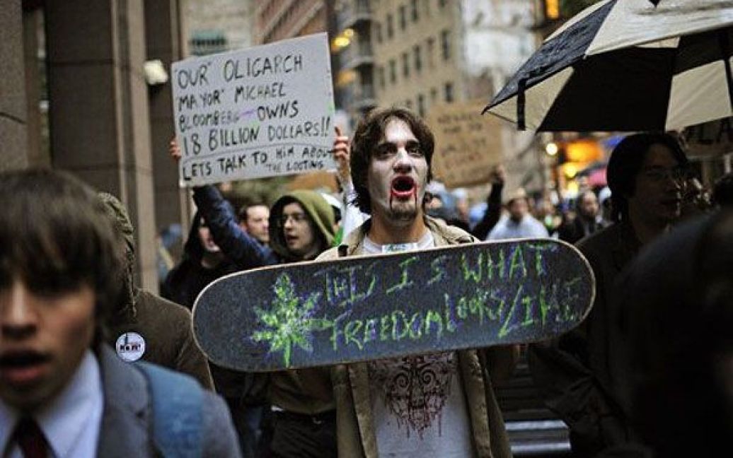 В Нью-Йорку тисячі демонстрантів взяли участь у марші "корпоративних зомбі" / © AFP