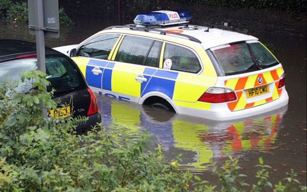 Раптова потужна злива викликала повінь південному узбережжі Британії. / © dailymail.co.uk