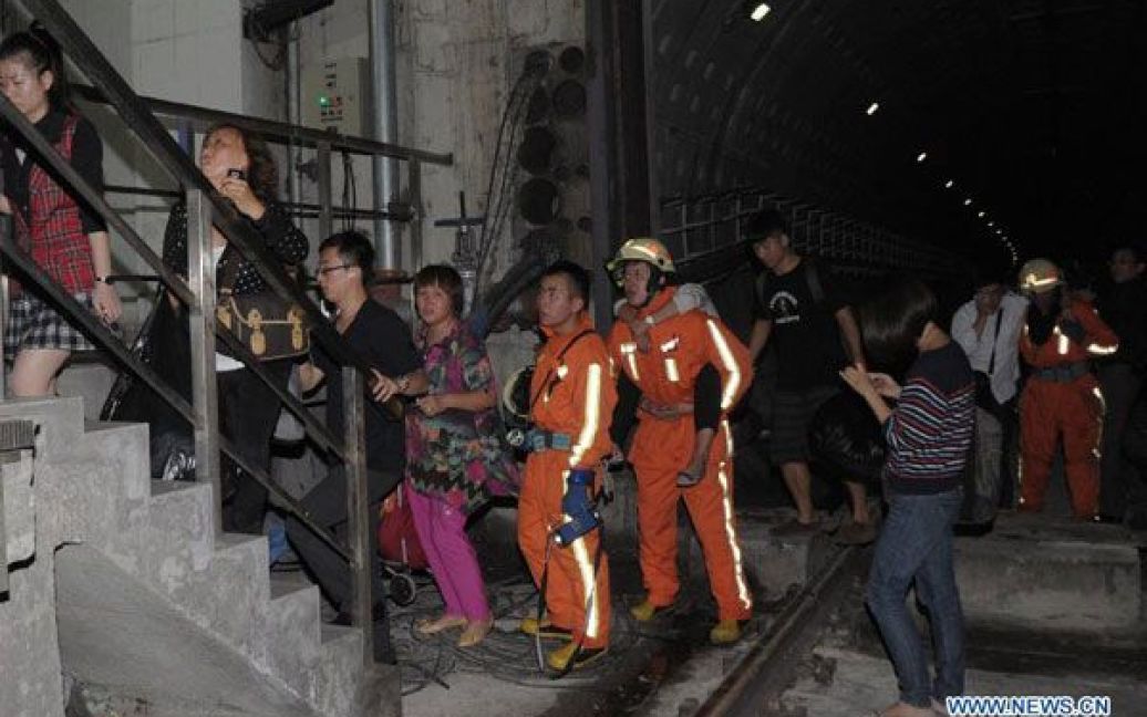 У зіткненні двох потягів в шанхайському метро постраждали більше 260 людей. / © xinhuanet.com