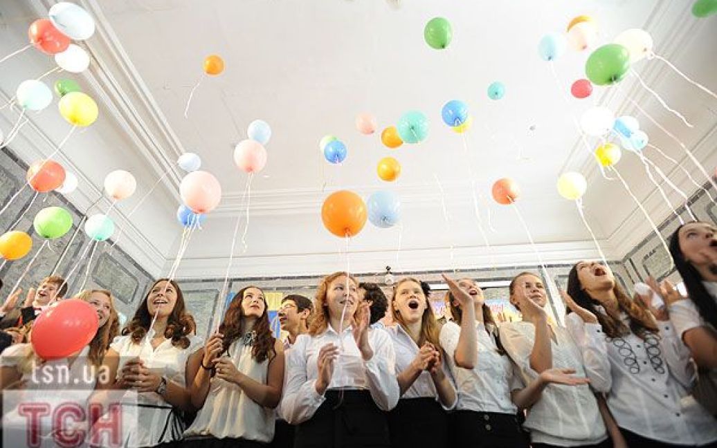 В перший день осені по всій Україні пролунали перші дзвоники, які сповістили про початок нового навчального року. / © Євген Малолєтка/ТСН.ua