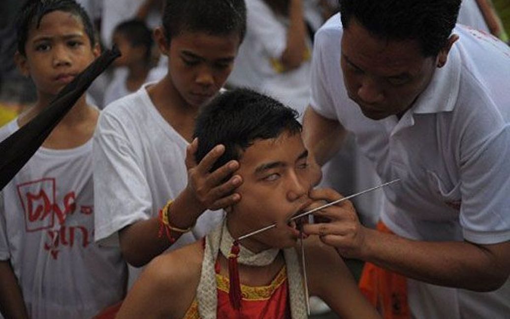 У Таїланді почалось святкування щорічного дев&rsquo;ятиденного вегетаріанського фестивалю, який вважають найкривавішим фестивалем світу. / © AFP