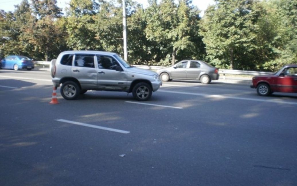 У Києві вантажівка, у якої відмовили гальма "влаштувала" масштабне ДТП за участю 9 машин. / © sai.gov.ua