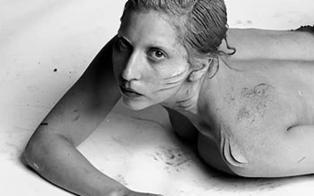 Епатажна співачка Lady Gaga постала у вигляді русалки для зйомок нового фешн-роліка. / © 