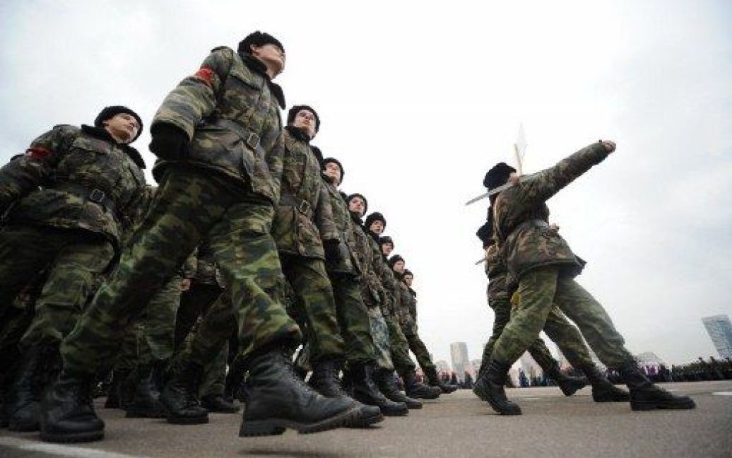 В Москві відбулась перша репетиція військового параду, який пройде 7 листопада на Красній площі. / © AFP