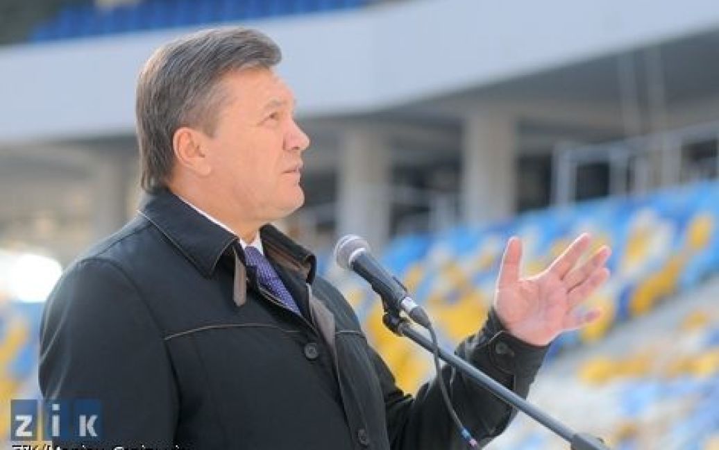 Президент проінспектував стадіон, запевнив що свято відбудеться і завершив свою робочу поїздку до Львова. / © zik.com.ua