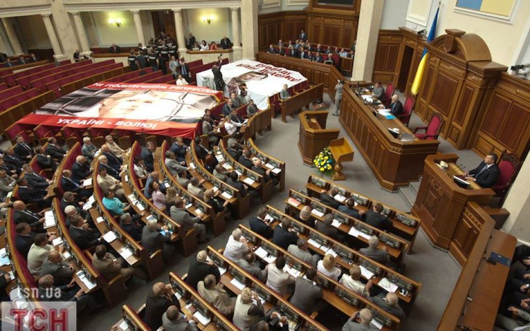 Народні депутати відкрили 9-ту сесію Верховної ради шостого скликання / © Євген Малолєтка/ТСН.ua